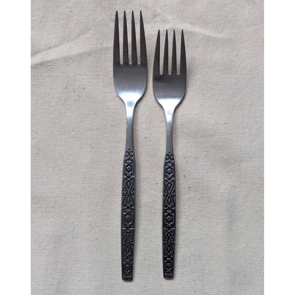 Oneida Deluxe SPANISH MOOD Stainless Flatware Dinner and Salad Fork